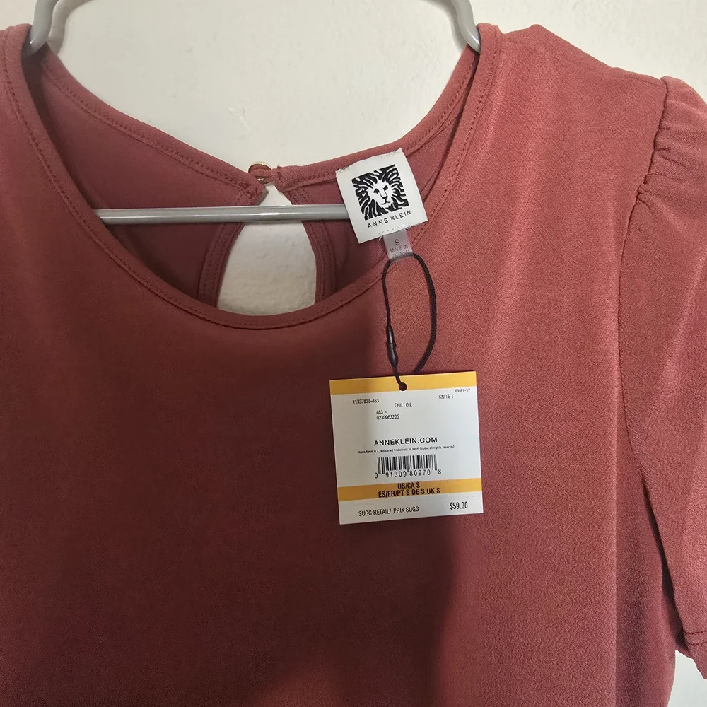 Anne Klein Short Sleeve Top Chili Oil NEW Size Small - Picture 2 of 3